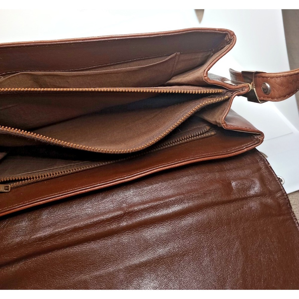 Vintage Saks 5th Avenue Brown Leather Shoulder Bag – Gold Tone Buckle Crossbody - Picture 3 of 9